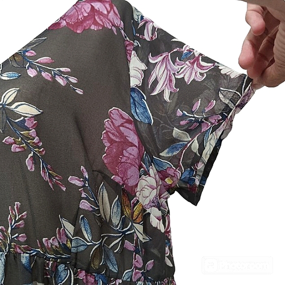 🎁 NWOT Torrid, Sheer, Hi-Lo Tunic. Elastic Waist, Short Sleeves, Fabric Buttons - Picture 11 of 16